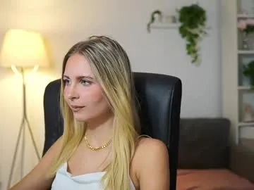 mynameisnikki_ – webcam model profile photo Image 6