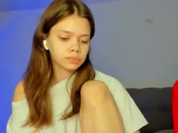 avechloe – webcam model profile photo Image 12