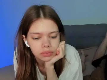 avechloe – webcam model profile photo Image 15