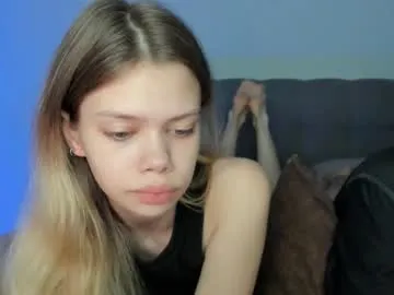 avechloe – webcam model profile photo Image 6