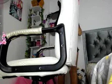 blue_bow – webcam model profile photo Image 10