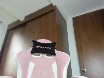 nicoleth18 – webcam model profile photo Image 19