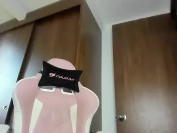 nicoleth18 – webcam model profile photo Image 5