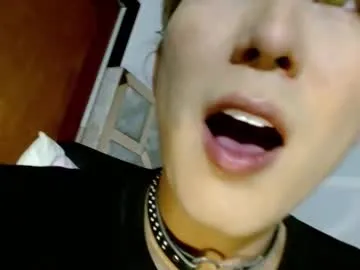 karlenegries – webcam model profile photo Image 8