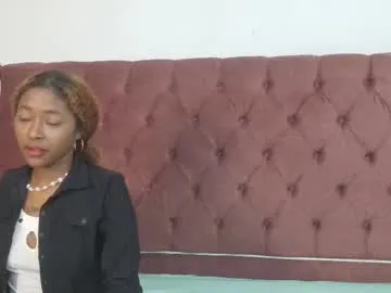 informal_ – webcam model profile photo Image 15