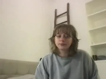 sweetyoops – webcam model profile photo Image 3