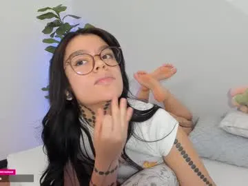 petites_perles – webcam model profile photo Image 12