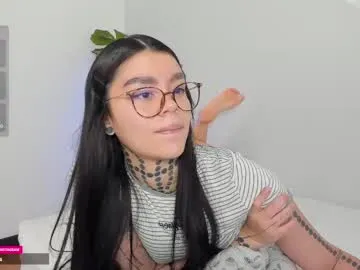 petites_perles – webcam model profile photo Image 15