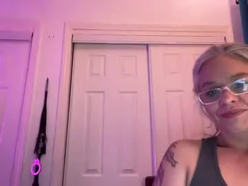 sweetyoops – webcam model profile photo Image 12