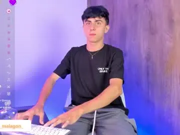 petites_perles – webcam model profile photo Image 13