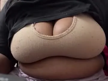 sweetyoops – webcam model profile photo Image 17