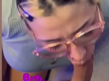 sweetyoops – webcam model profile photo Image 5