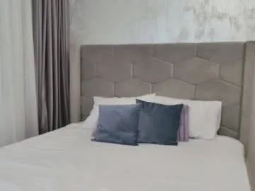 super_peach – webcam model profile photo Image 4