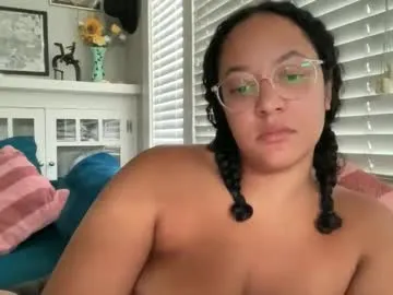 emonyashka – webcam model profile photo Image 4