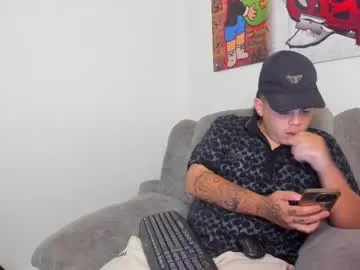 super_peach – webcam model profile photo Image 17