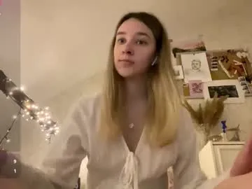 tiameakin – webcam model profile photo Image 12