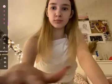 tiameakin – webcam model profile photo Image 14