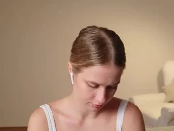 mila_good – webcam model profile photo Image 10