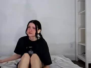 tynniee – webcam model profile photo Image 10