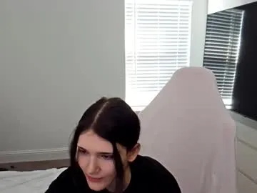 tynniee – webcam model profile photo Image 11