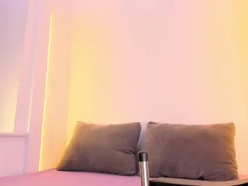 blue_bow – webcam model profile photo Image 11