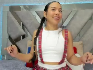 ami_sweet_19 – webcam model profile photo Image 4