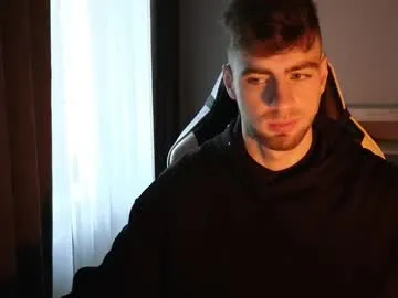 poison_milf_ – webcam model profile photo Image 9