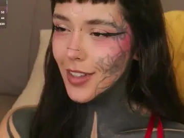 naughtyluxe – webcam model profile photo Image 12