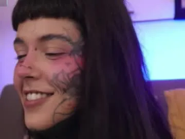 naughtyluxe – webcam model profile photo Image 13