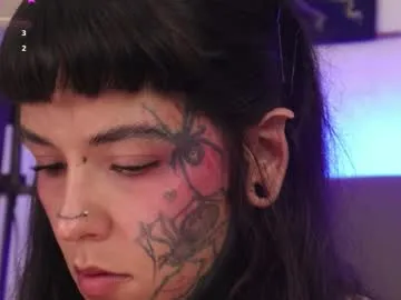 naughtyluxe – webcam model profile photo Image 14