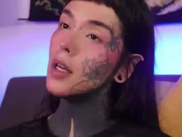 naughtyluxe – webcam model profile photo Image 16