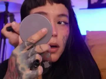 naughtyluxe – webcam model profile photo Image 17