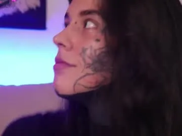 naughtyluxe – webcam model profile photo Image 19