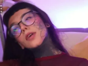 naughtyluxe – webcam model profile photo Image 2