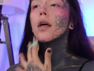 naughtyluxe – webcam model profile photo Image 5