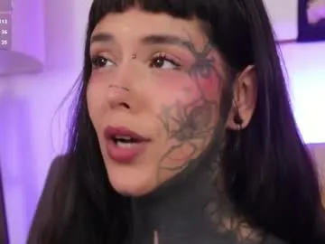 naughtyluxe – webcam model profile photo Image 6