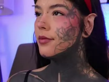 naughtyluxe – webcam model profile photo Image 7