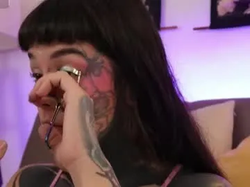 naughtyluxe – webcam model profile photo Image 8