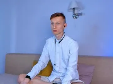 little_poetry – webcam model profile photo Image 3