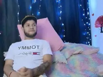 evapilled – webcam model profile photo Image 4