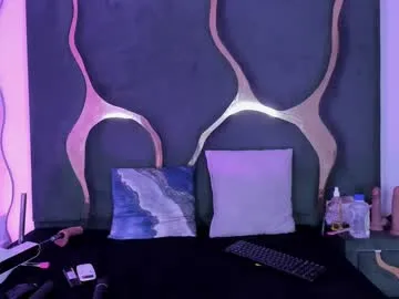 blue_bow – webcam model profile photo Image 8