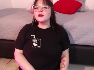 sweetyoops – webcam model profile photo Image 13