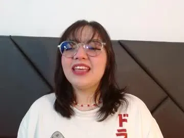 sweetyoops – webcam model profile photo Image 9