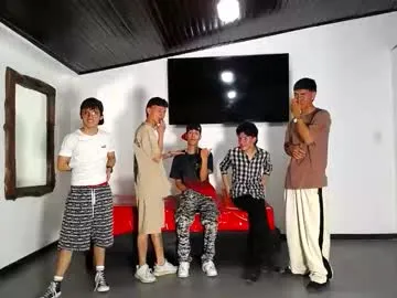 emonyashka – webcam model profile photo Image 13