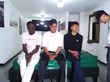 emonyashka – webcam model profile photo Image 4