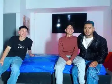 emonyashka – webcam model profile photo Image 8