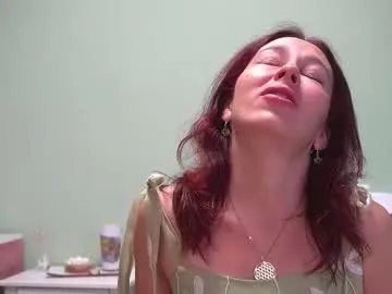 blue_bow – webcam model profile photo Image 4