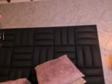 b_e_l_l_a__t_r_i_x – webcam model profile photo Image 11