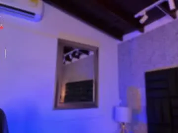 b_e_l_l_a__t_r_i_x – webcam model profile photo Image 19