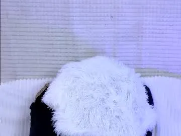 sweetyoops – webcam model profile photo Image 12